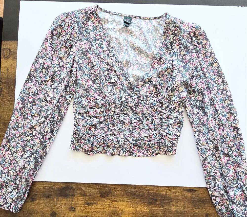 Wild Fable Women's Floral Long Sleeve V-Neck Smocked Crop Top Size S